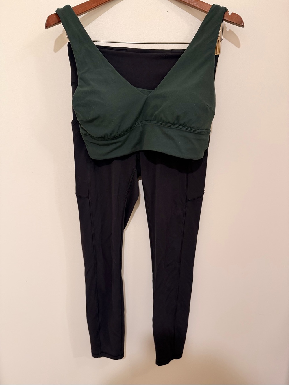 lululemon athletica Black Leggings with Dark Green Sports Bra Size 10/6